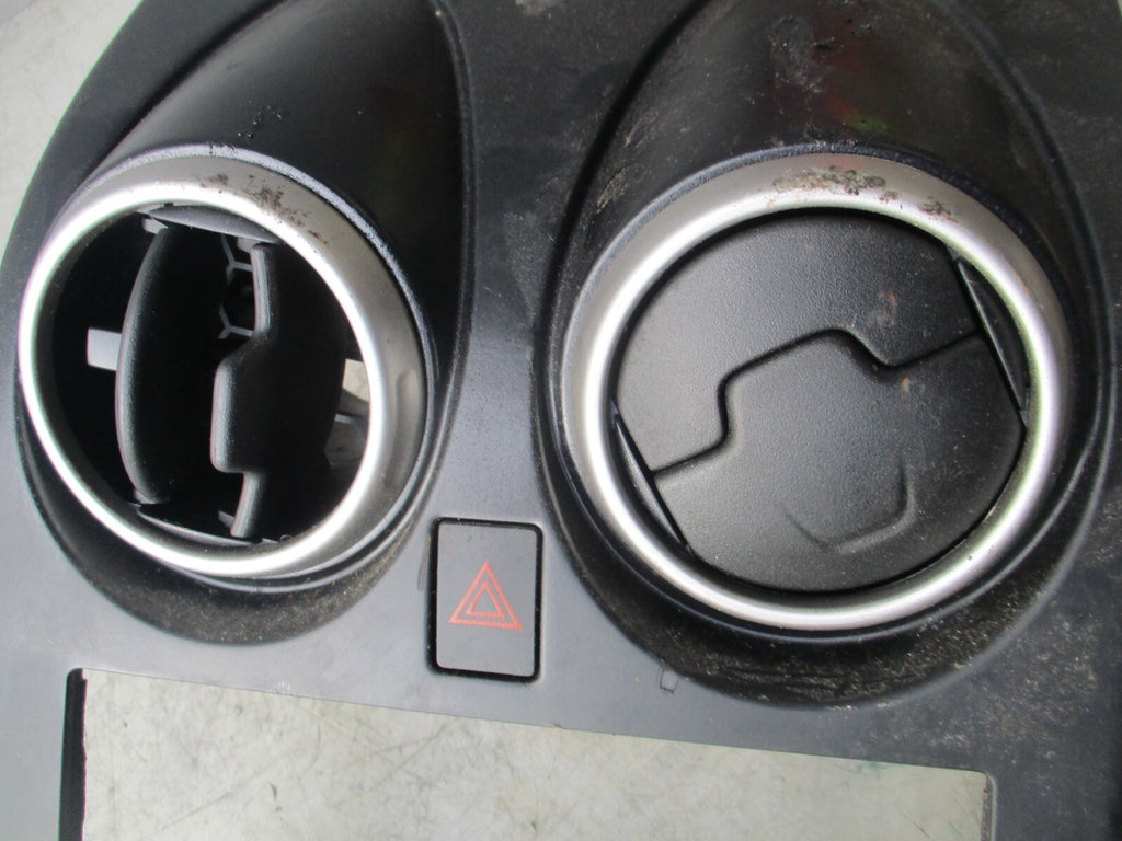 2012 NISSAN QASHQAI CENTRE HEATER AIR VENTS SURROUND TRIM PANEL P10381A77100