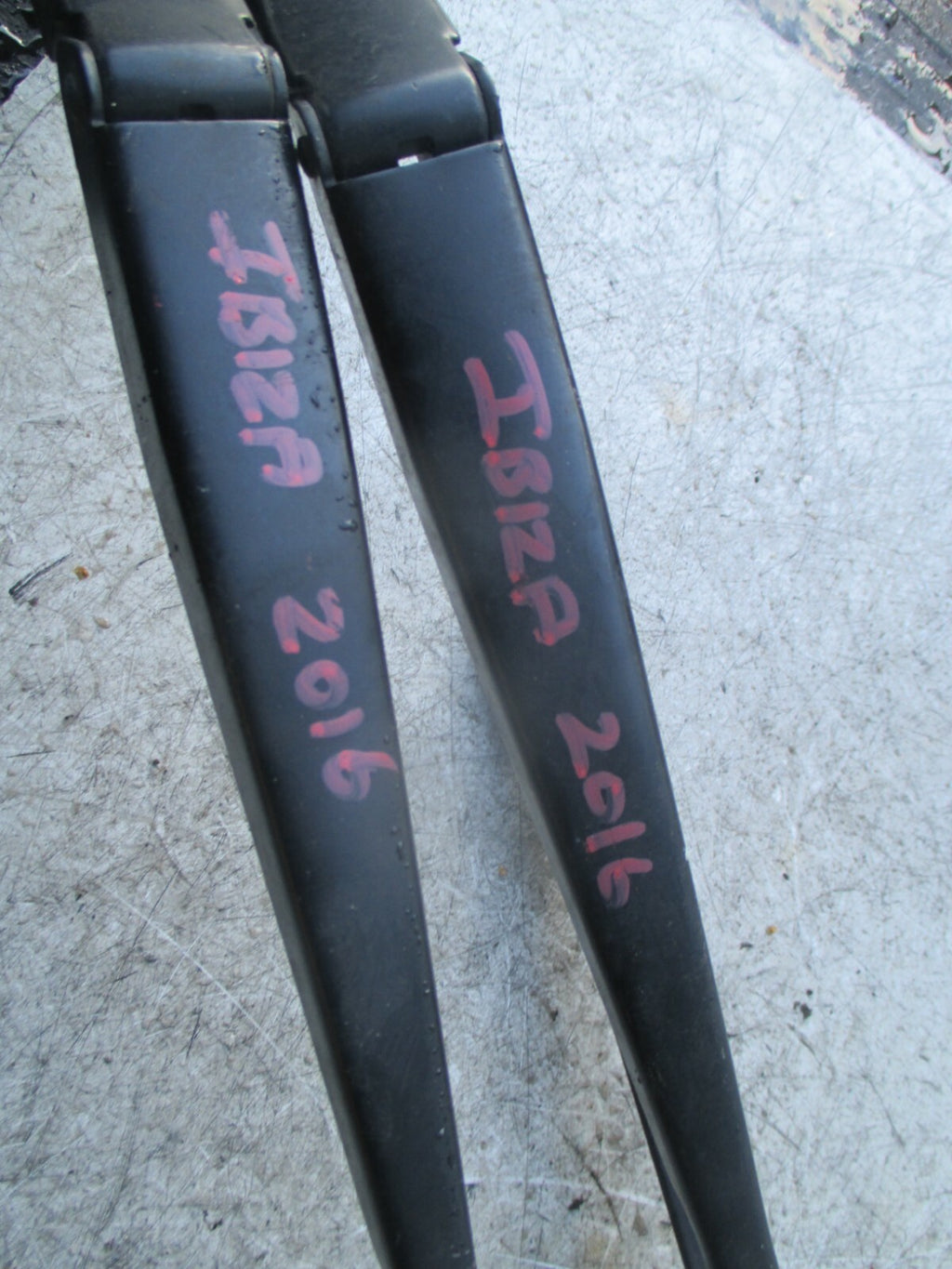 SEAT IBIZA 2016 MK4 6J FRONT WINDSCREEN PAIR WIPER ARMS 6J2955409