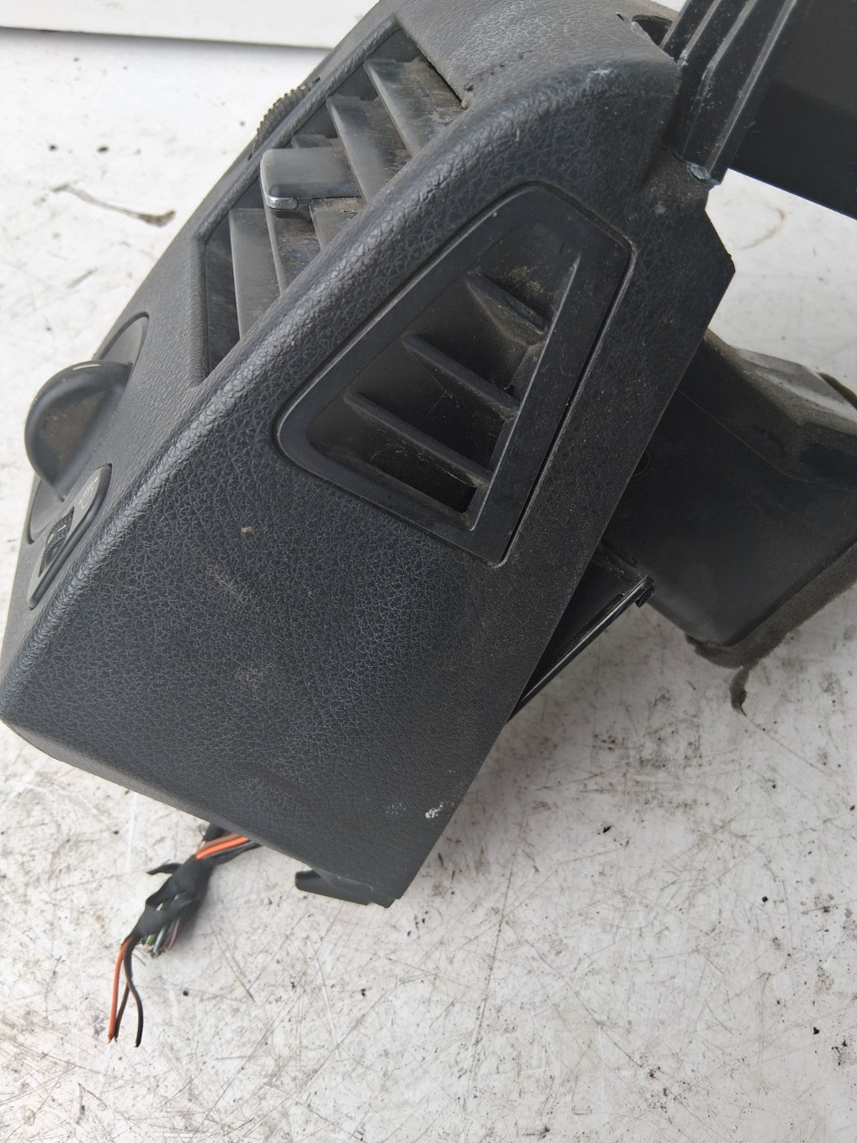 2020 MERCEDES BENZ SPRINTER OSF DRIVER SIDER SIDE VENT & SWITCHES A9068300754