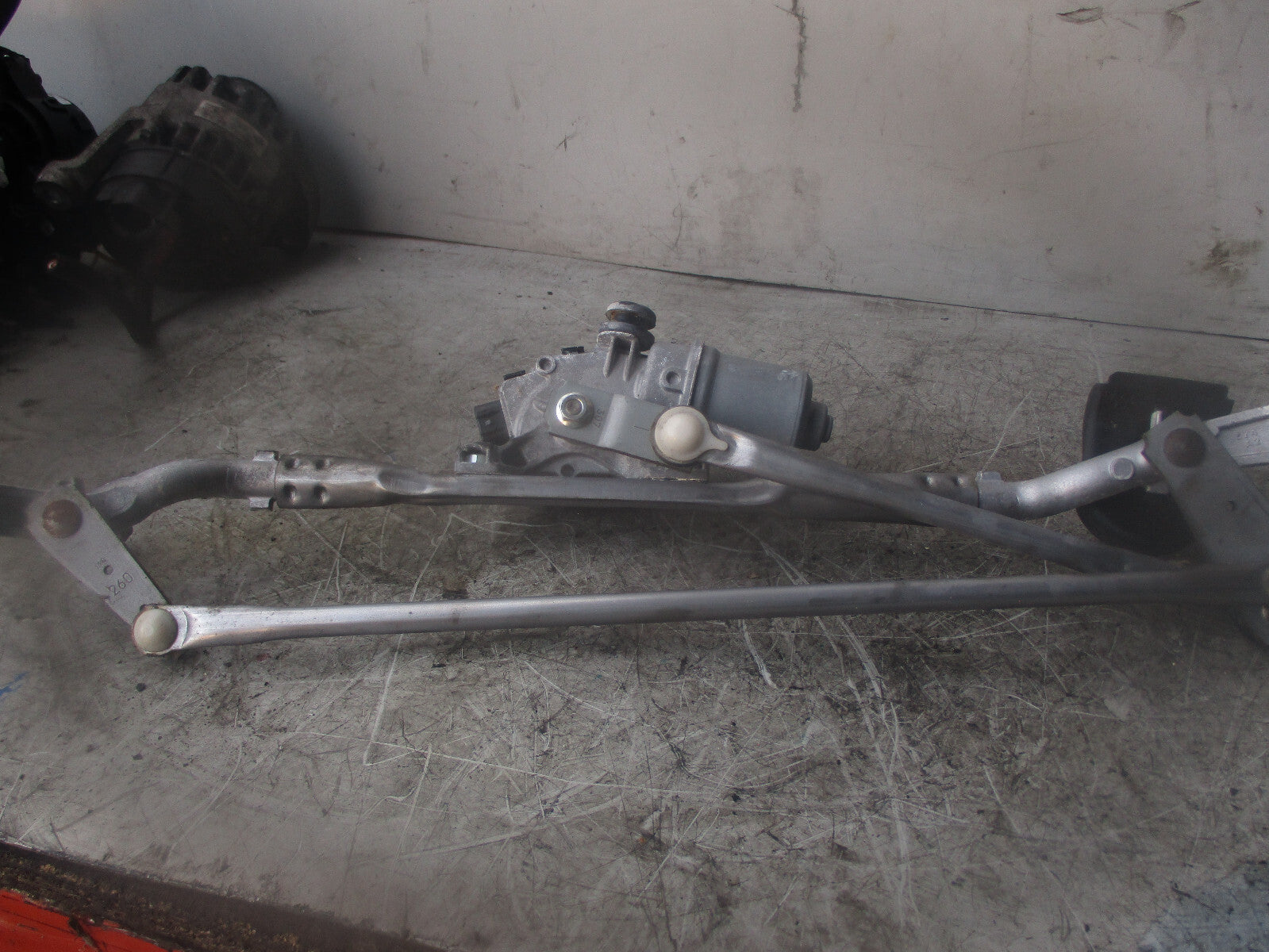 2020 SUZUKI SWIFT MK4 FRONT WIPER MOTOR 3811052R10