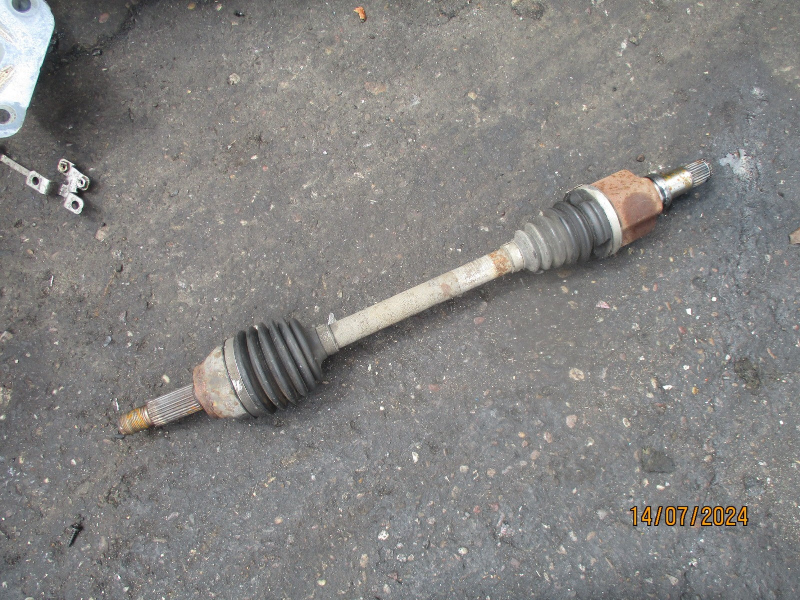 FORD FIESTA MK7 2017 1.25 PETROL NSF PASSENGER SIDE DRIVESHAFT 8V513B437AAB