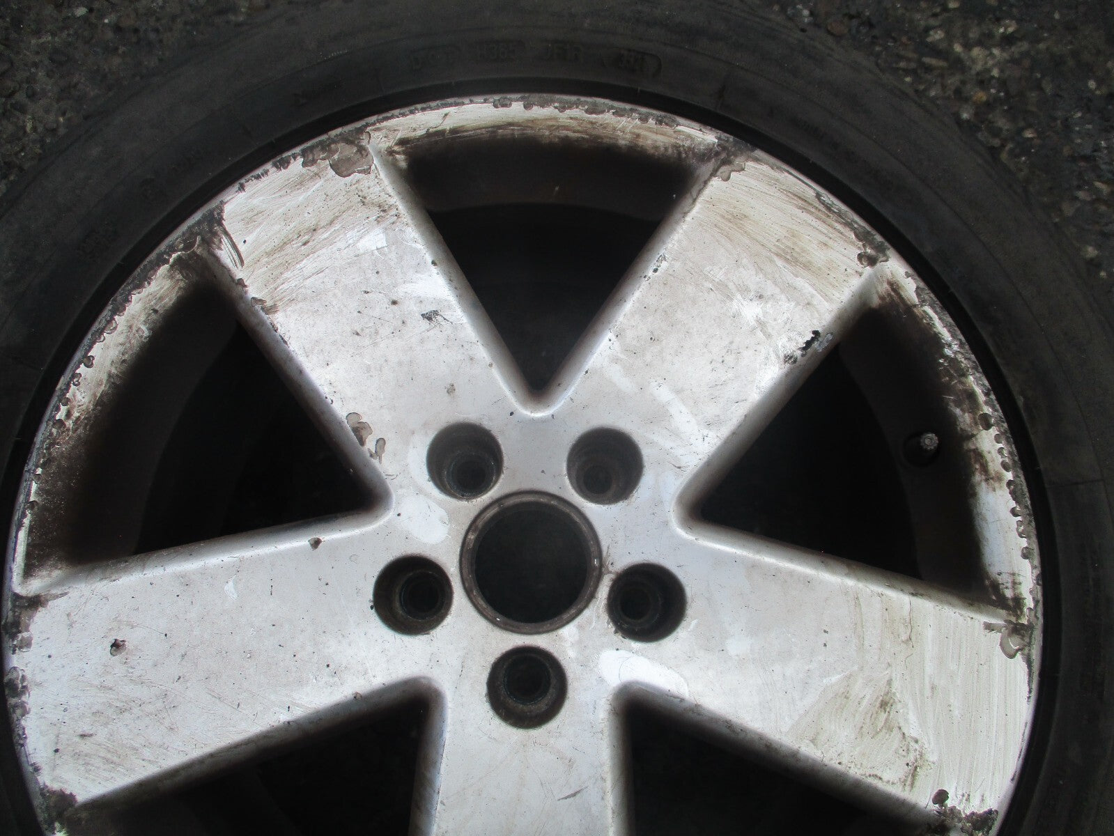 VW VOLKSWAGEN PASSAT 2006 B6 SALOON ALLOY WHEEL WITH 17 INCH TYRE