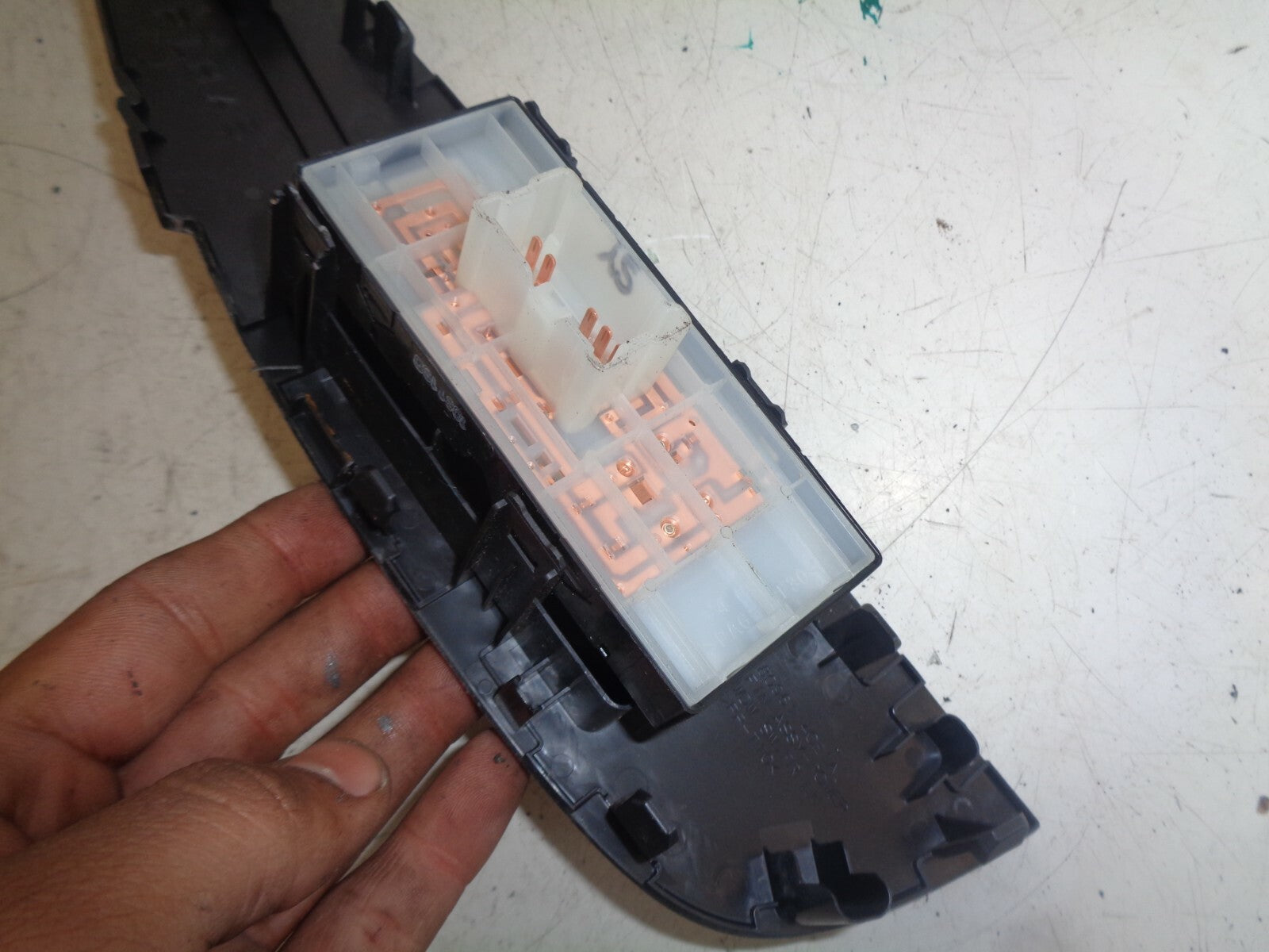 NISSAN XTRAIL MK3 FACELIFT 2019 NS PASSENGER SIDE FRONT WINDOW SWITCH 809614CE1A