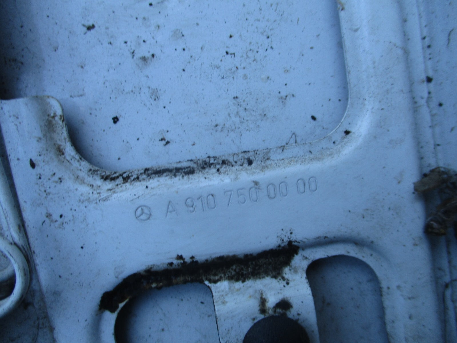 MERCEDES BENZ SPRINTER W907 2019 FUEL FILLER FLAP WHITE A9107500000