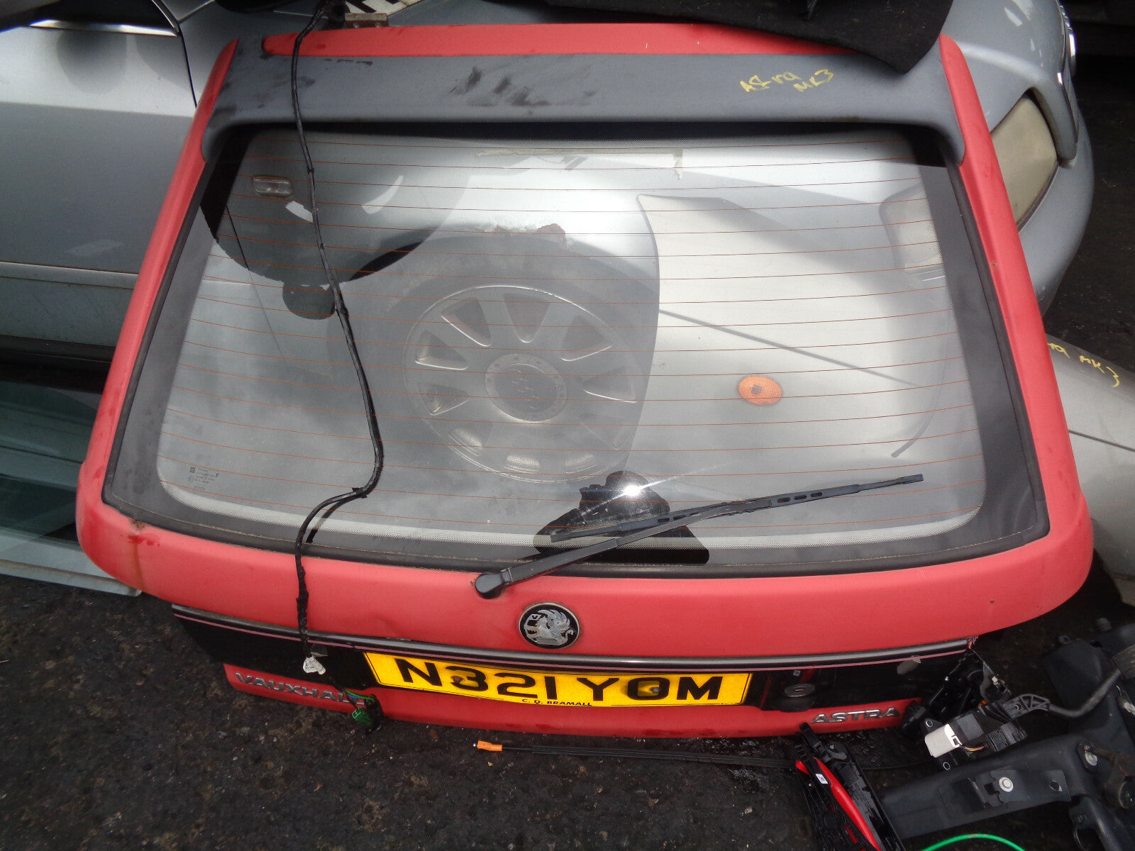 VAUXHALL ASTRA F MK3 1996 REAR COMPLETE BOOTLID TAILGATE SILVER RED
