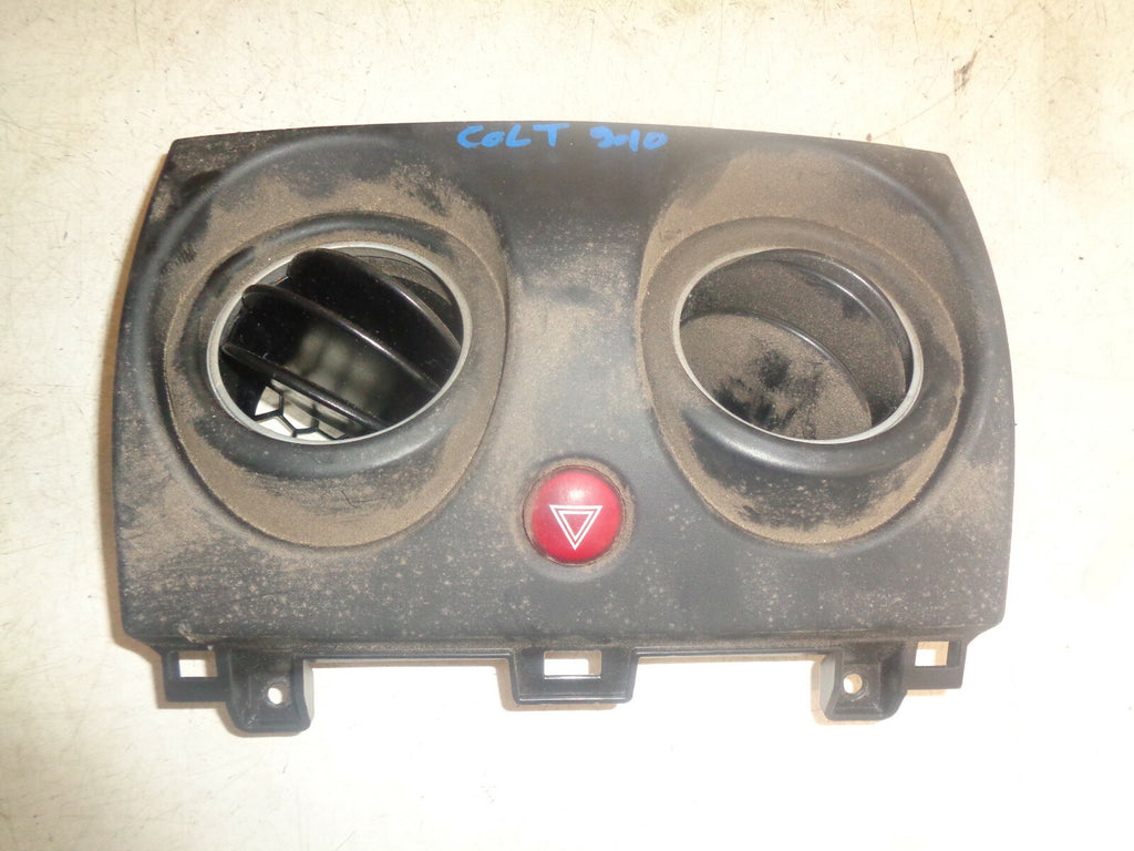 MITSUBISHI COLT MK6 2010 FRONT DASHBOARD AIR VENTS + HAZARD SWITCH