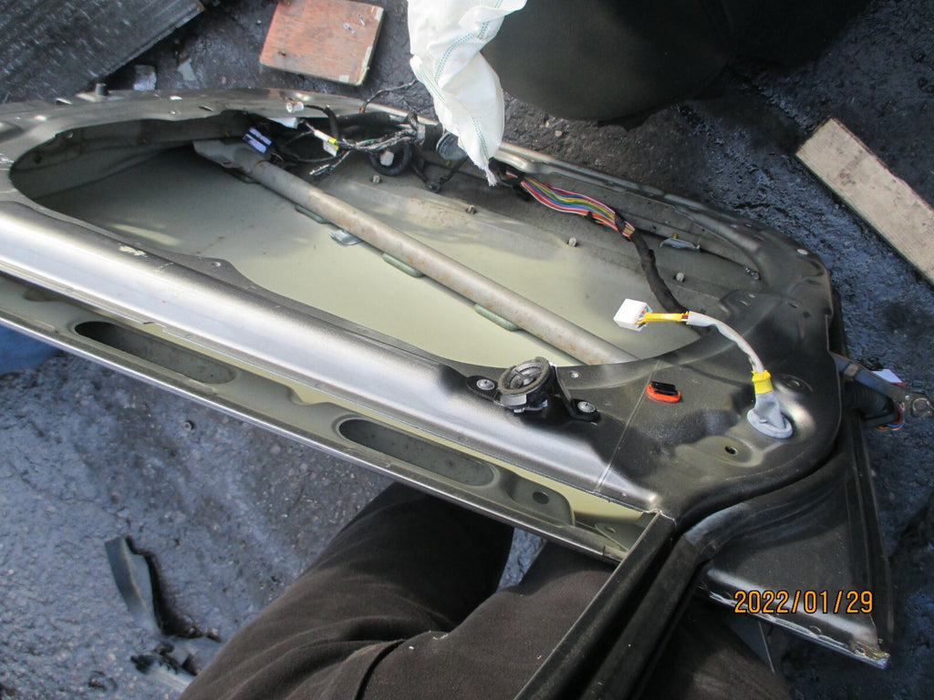 KIA CARENS MK2 2009 OSF DRIVER SIDE FRONT BARE DOOR SILVER