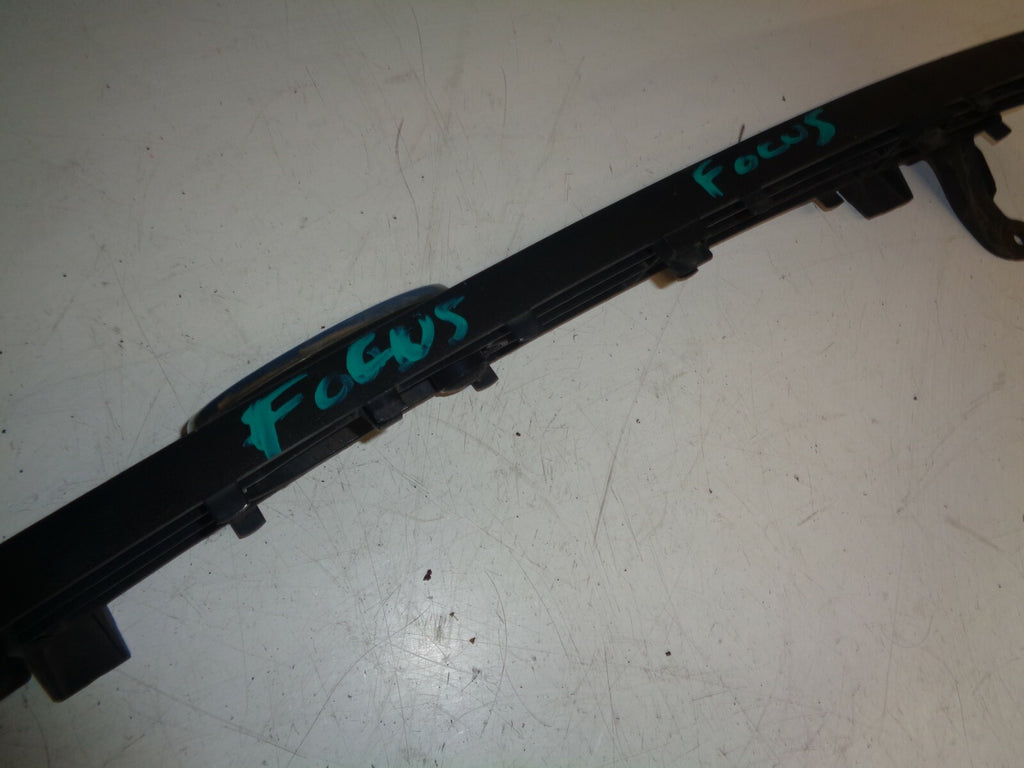 FORD FOCUS MK1 FRONT RADIATOR GRILL & BADGE EMBLEM 98AB8200AKW
