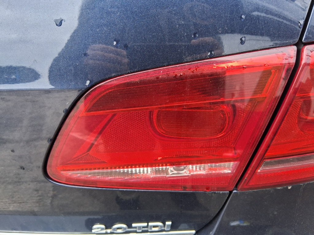 2014 VW VOLKSWAGEN PASSAT B7 SALOON OSR DRIVER SIDE REAR RIGHT INNER TAIL LIGHT