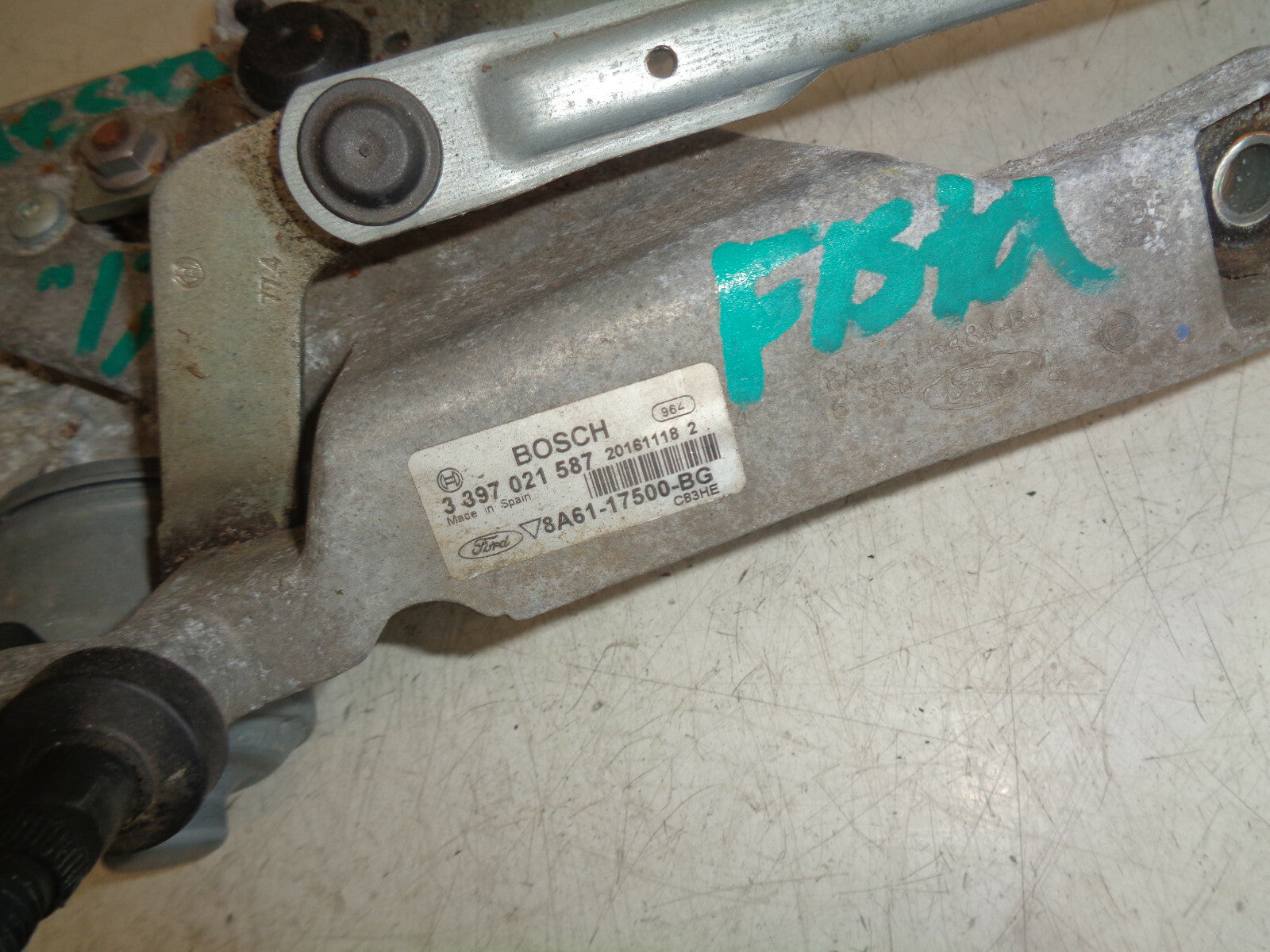 FORD FIESTA MK7 2017 FRONT WINDSCREEN WIPER MOTOR & LINKAGES 8A6117500BG