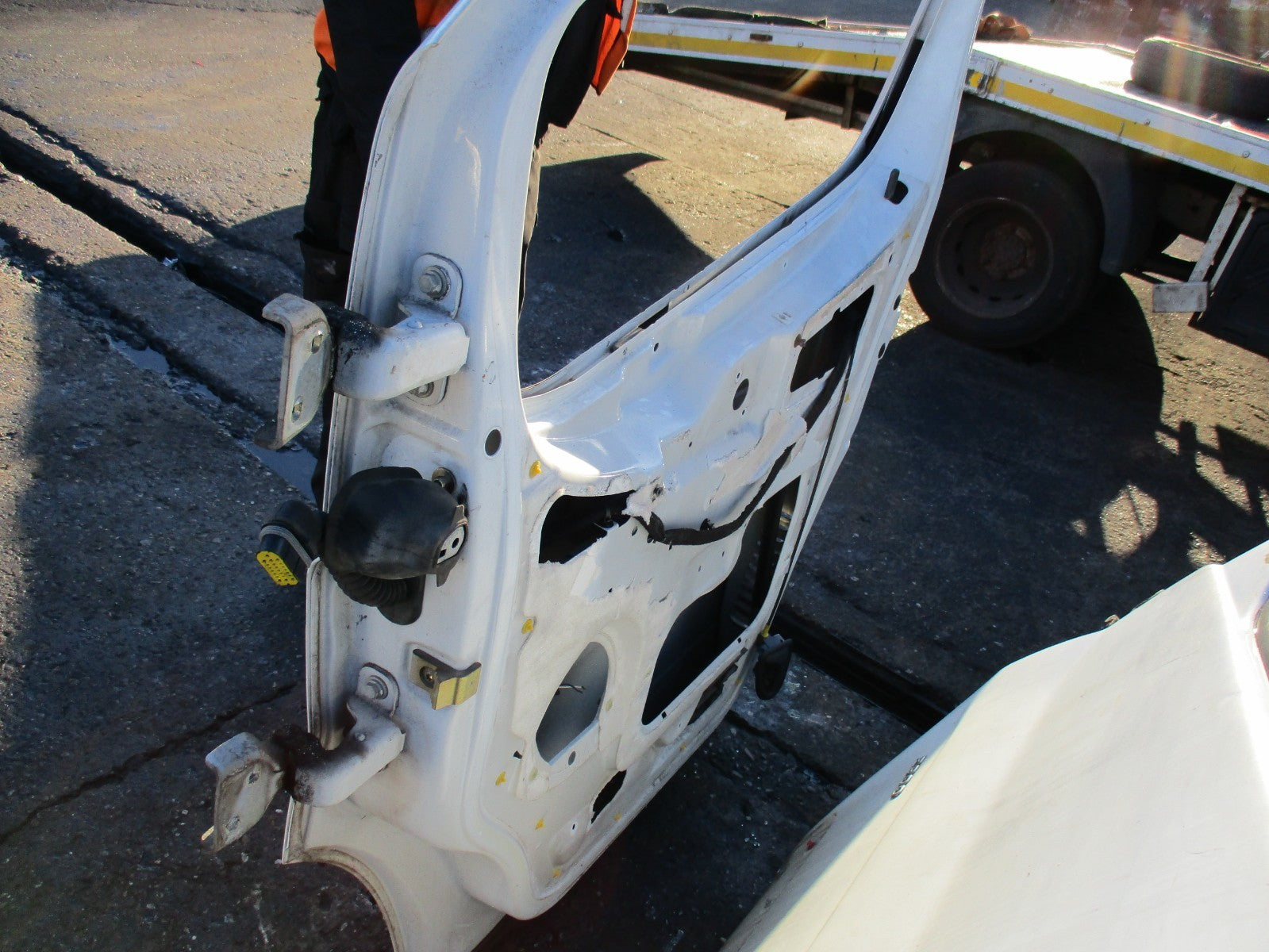 VAUXHALL VIVARO RENAULT TRAFIC X83 MK2 OSF DRIVER SIDE FRONT DOOR BARE WHITE