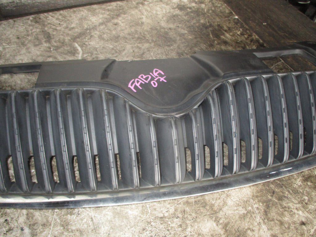 SKODA FABIA 2007 FRONT BUMPER GRILLE 5J0853668A