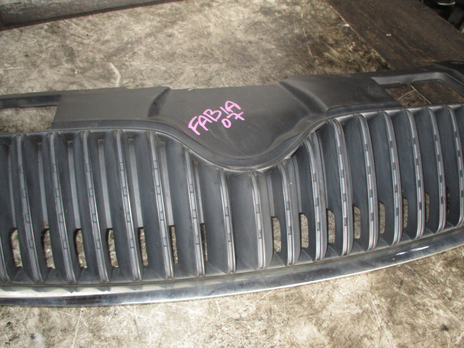SKODA FABIA 2007 FRONT BUMPER GRILLE 5J0853668A