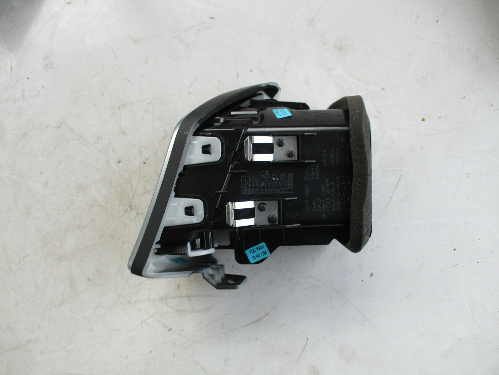 NISSAN QASHQAI J11 MK2 NSF PASSENGER SIDE FRONT AIR VENT 687614EA0A