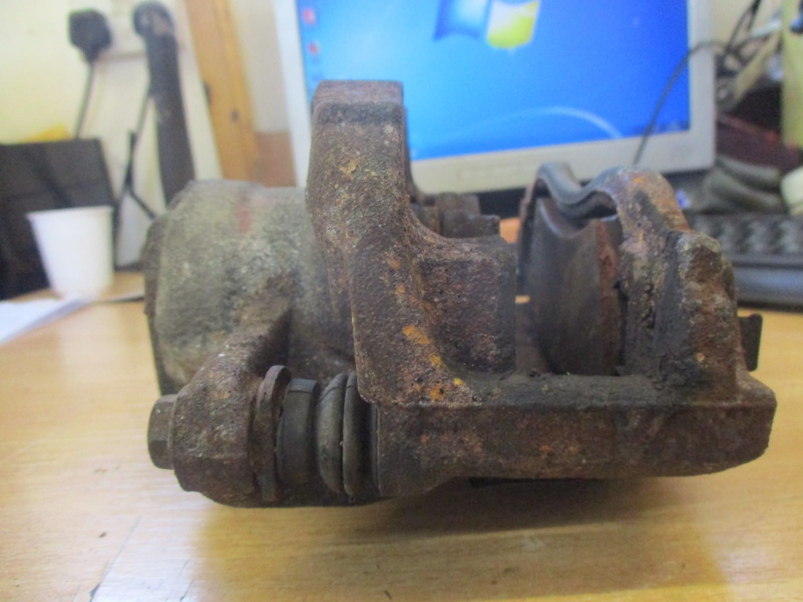 PEUGEOT 208 BRAKE CALIPER 2012-2016 OSF DRIVERS SIDE FRONT BOSCH 9805497780 D