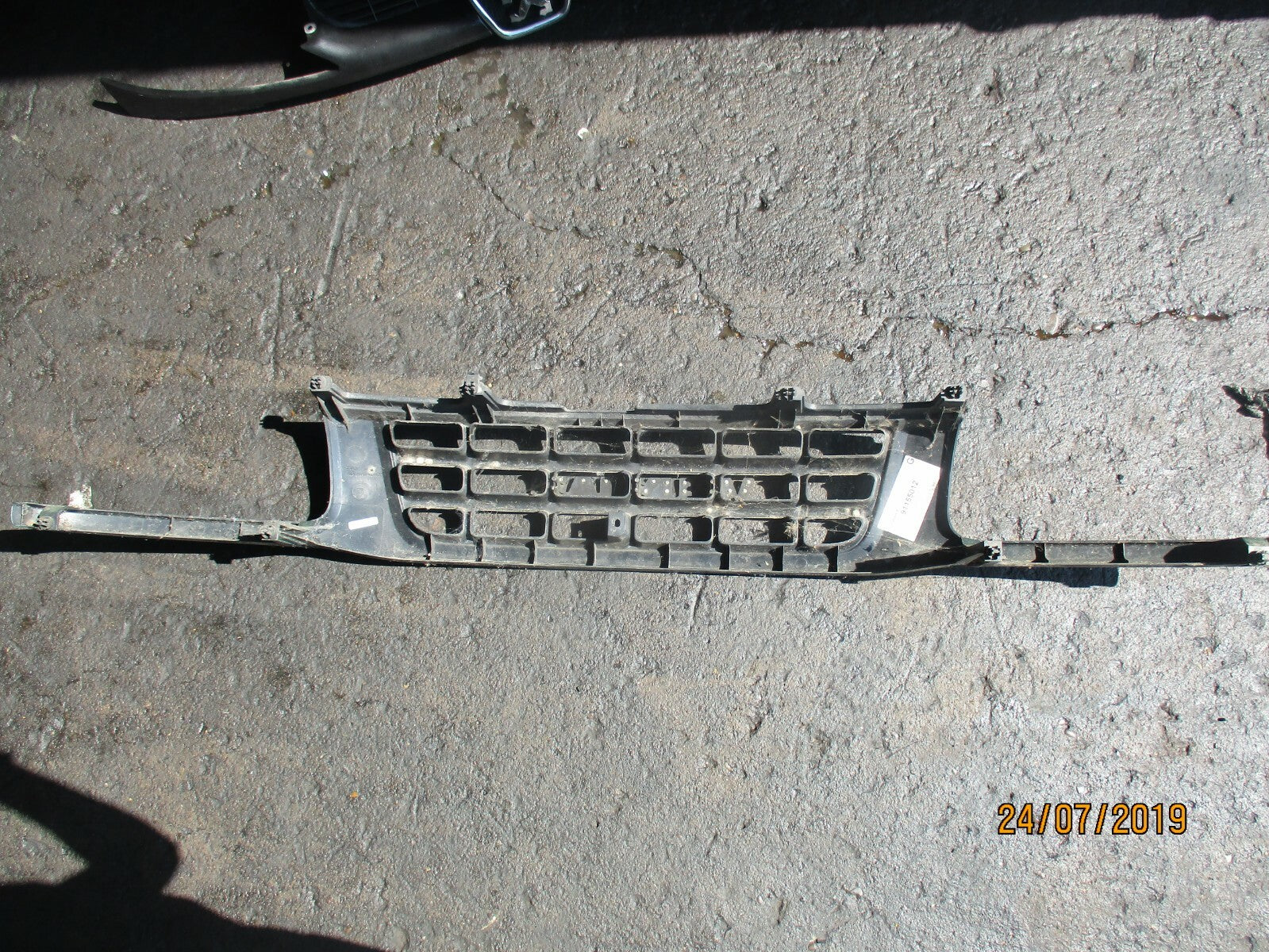 VAUXHALL FRONTERA MK2 FRONT BUMPER GRILL & EMBLEM BADGE GREEN