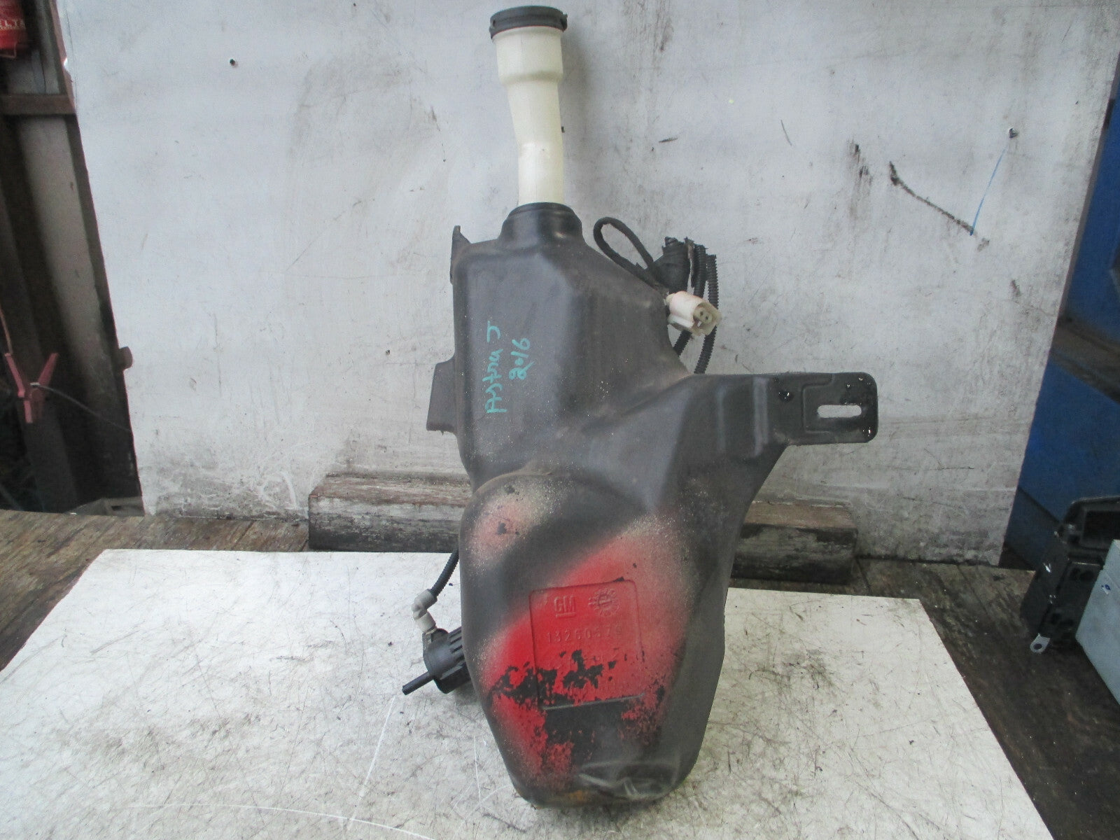 VAUXHALL ASTRA J MK6 2016 FRONT WINDSCREEN WASHER WATER BOTTLE 13260579