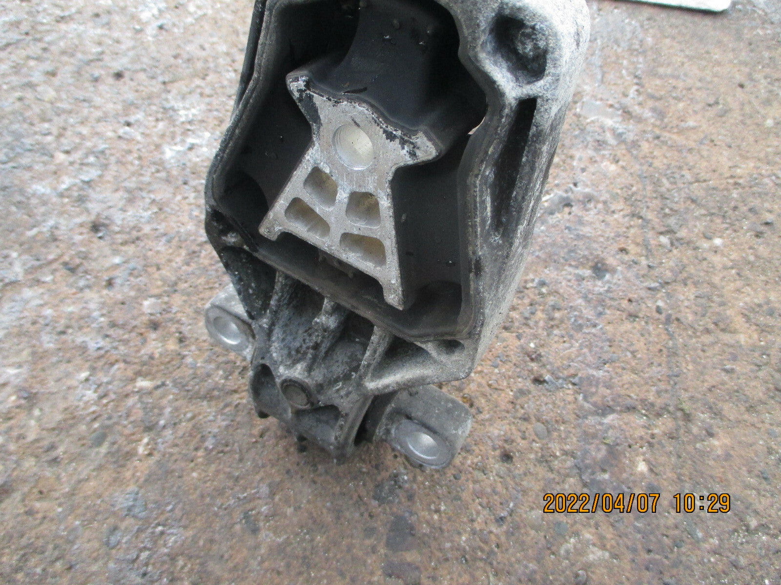 MERCEDES BENZ A CLASS W176 2016 ENGINE MOUNTING BRACKET A2462401209