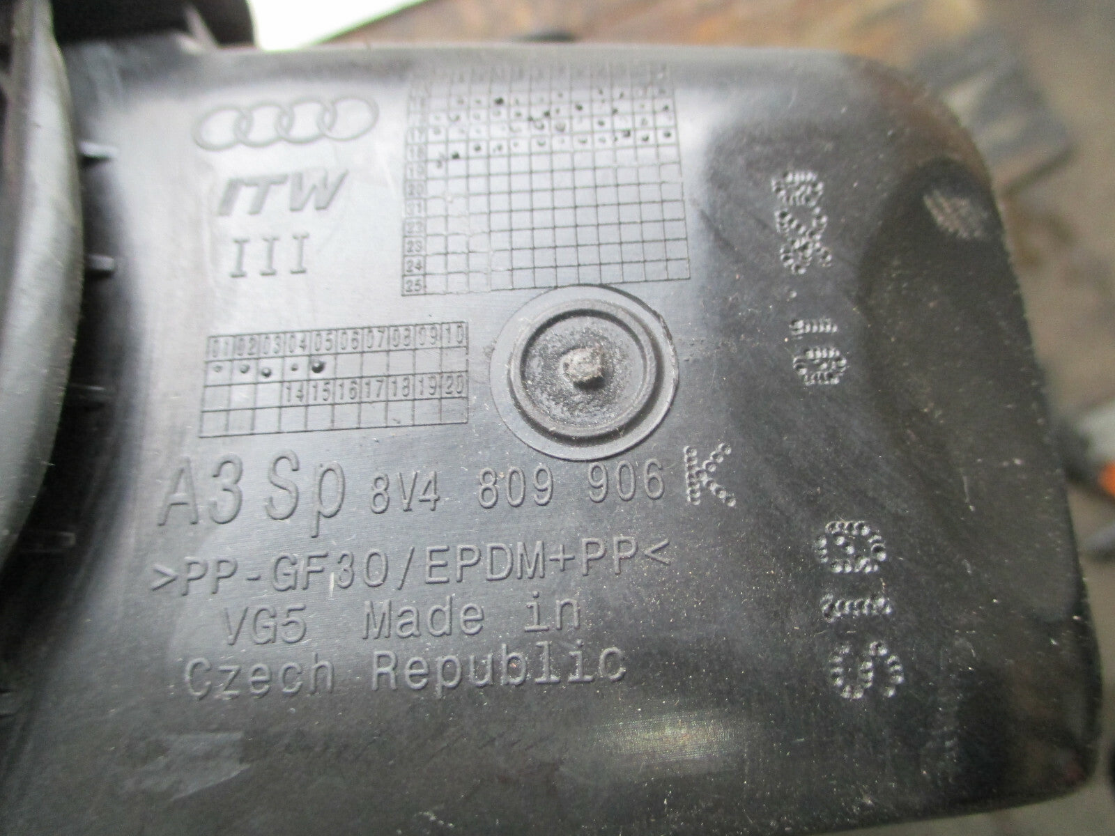 AUDI A3 2019 MK3 8V FUEL FLAP FILLER COVER 8V4809906K
