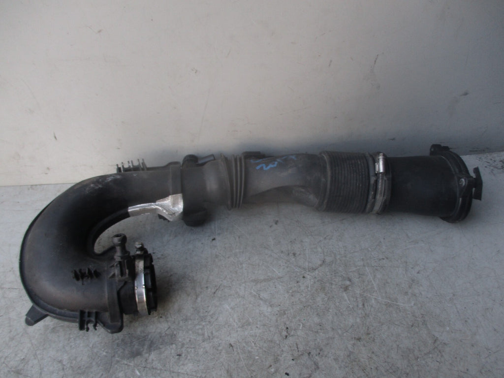 2017 MERCEDES-Benz  CLA 1.6 PETROL AIR INTAKE PIPE HOSE A2700901029