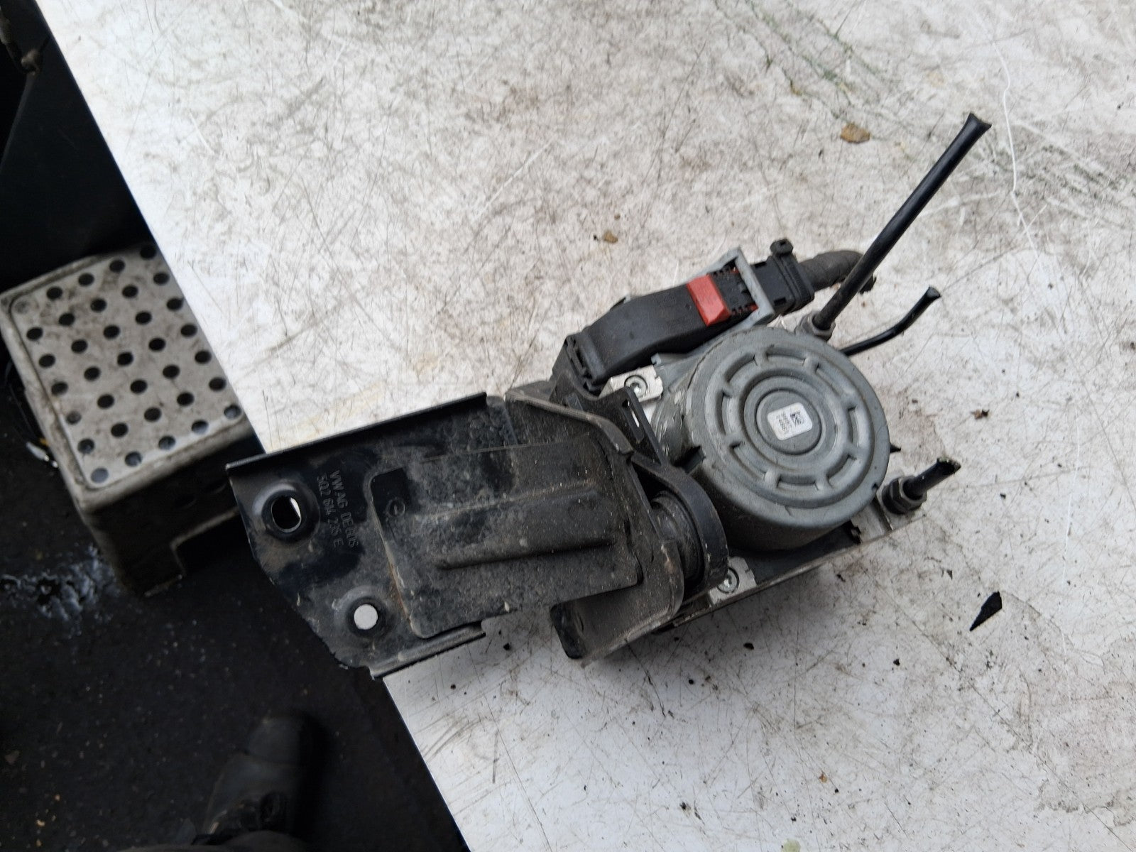 VW VOLKSWAGEN GOLF MK7 2016 1.6 DIESEL ABS PUMP AND MODULATOR 5Q0614517BJ