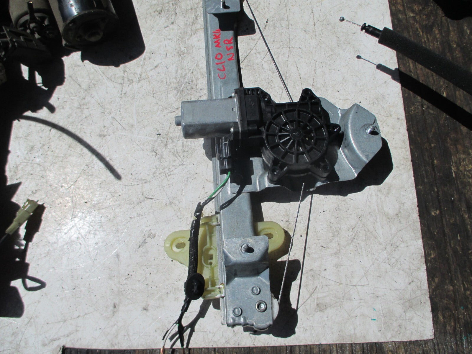 RENAULT CLIO MK4 REAR LEFT SIDE WINDOW MOTOR REGULATOR 128001472B