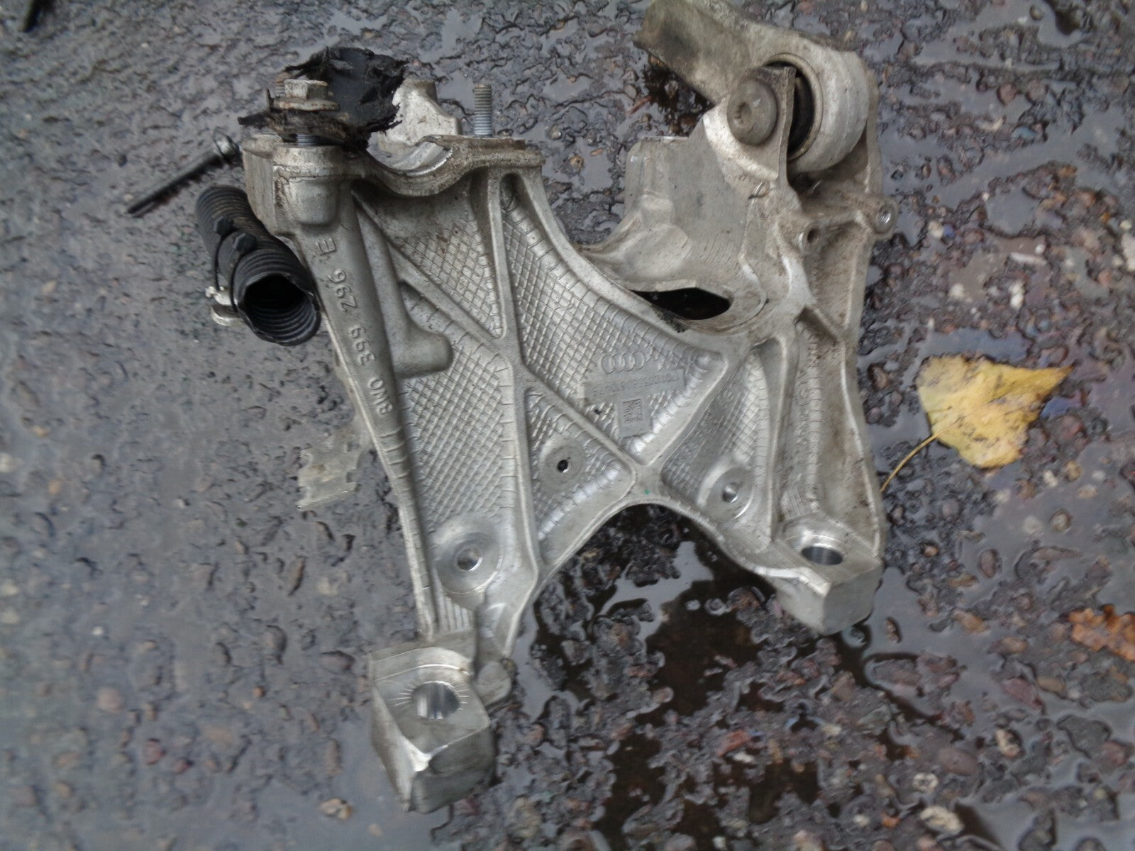 AUDI A5 8W6 2017 2.0 TDI DRIVER SIDE ENGINE SUSPENSION MOUNT 8W0399296E