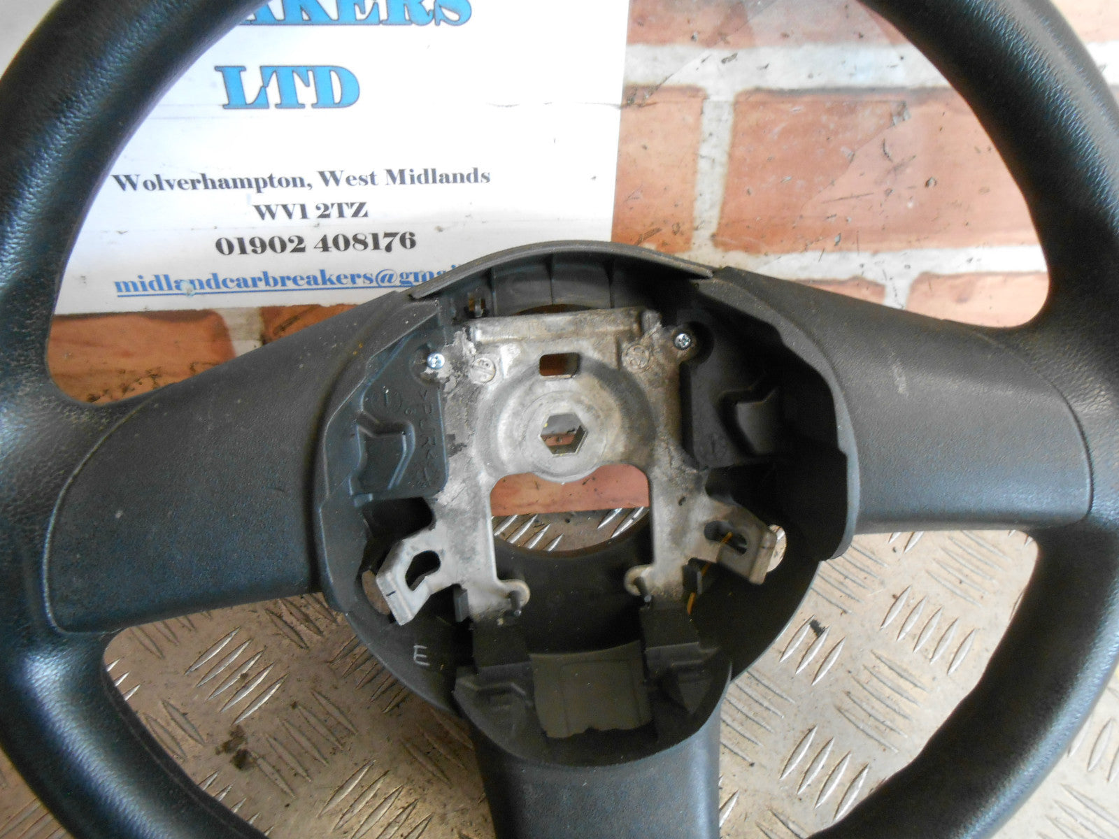MAZDA 2 DE 2010 5 DOOR 3 SPOKE STEERING WHEEL ASSEMBLY