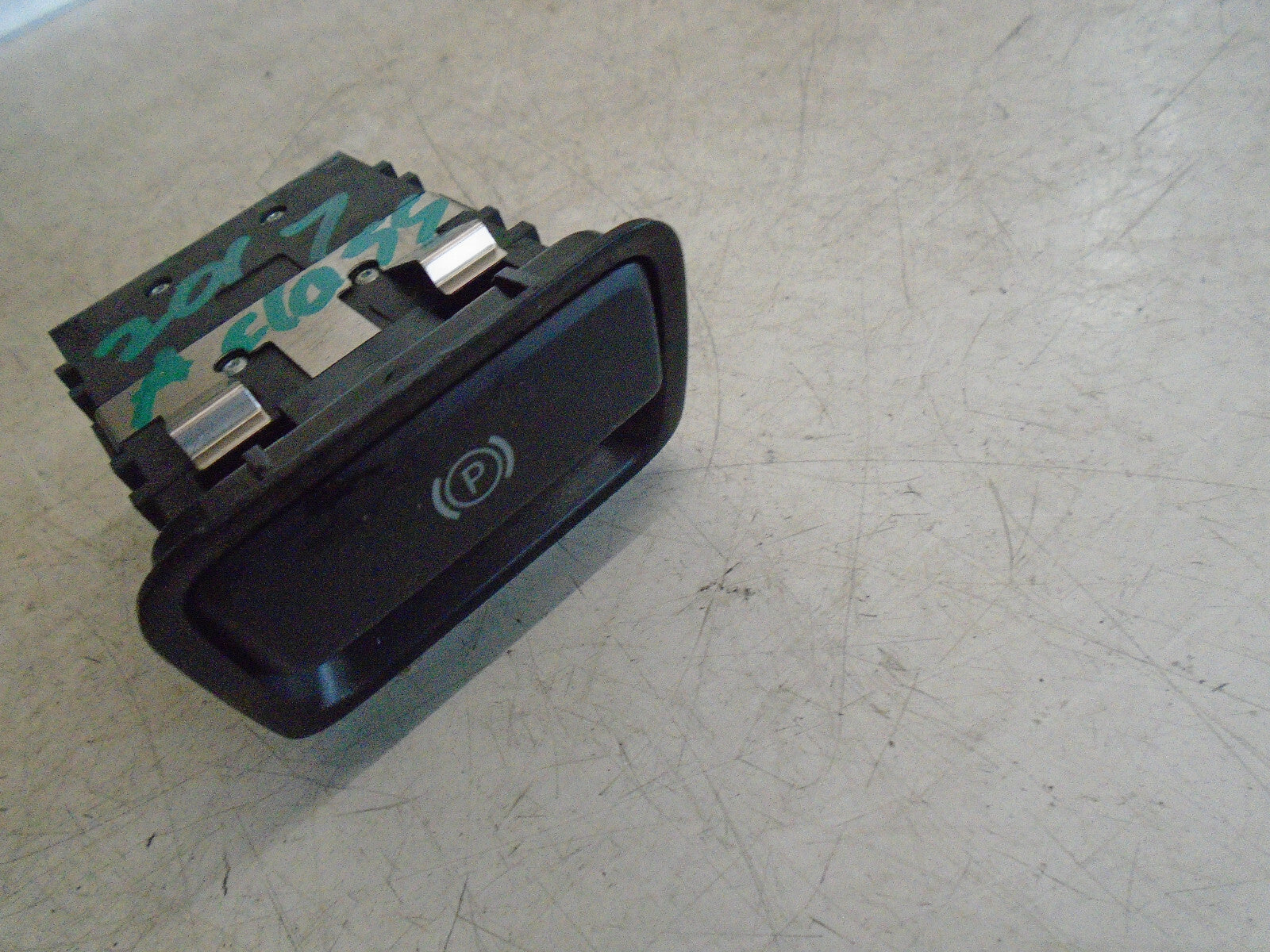 MERCEDES BENZ A CLASS W176 2017 ELECTRONIC HANDBRAKE RELEASE SWITCH A2469050451