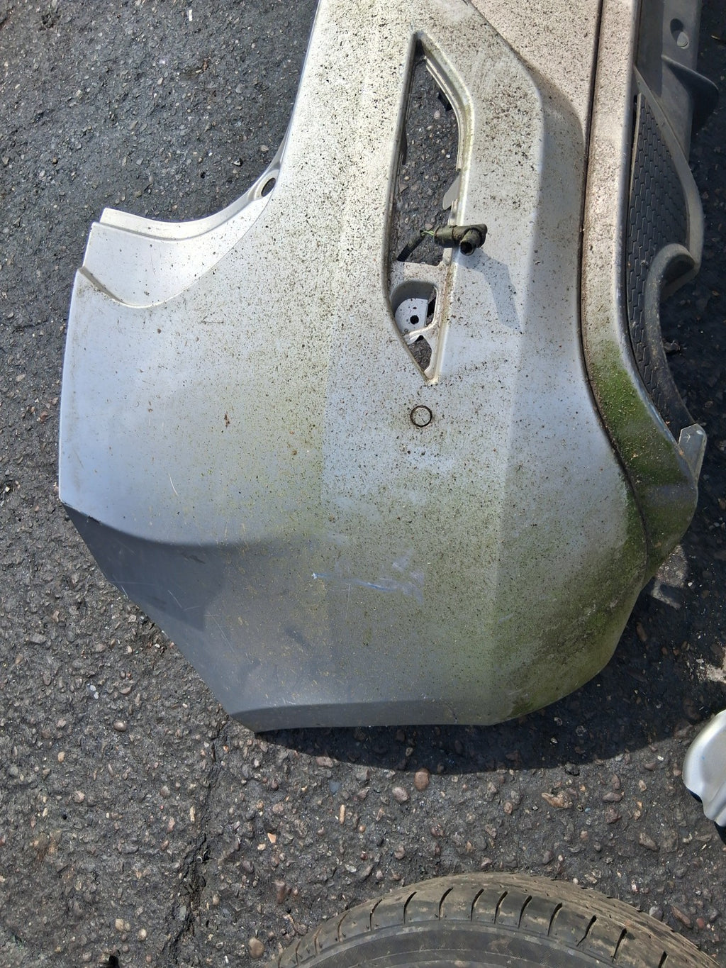 2015 VOLVO V40 D3 COMPLETE REAR BUMPER WITH PDC SENSOR SILVER