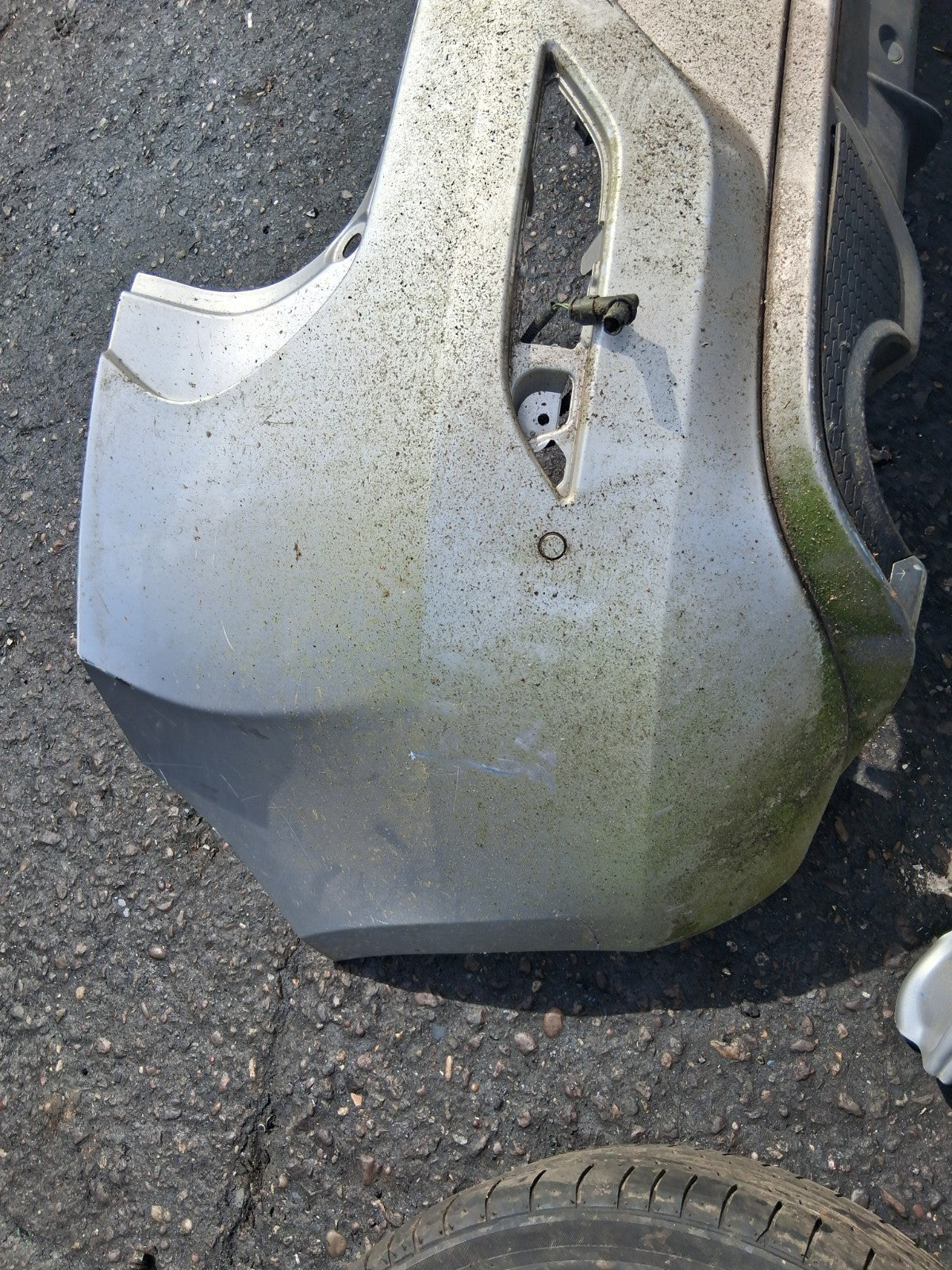 2015 VOLVO V40 D3 COMPLETE REAR BUMPER WITH PDC SENSOR SILVER