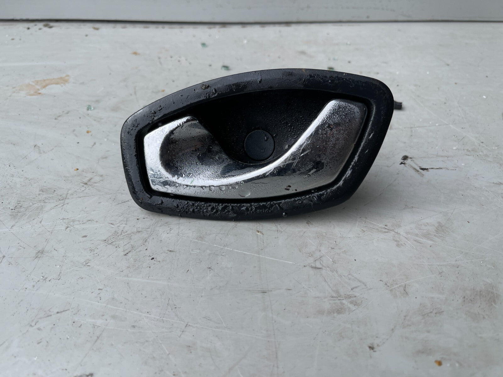 2014 CLIO RENAULT PASSENGER SIDE INTERIOR DOOR HANDLE 826730001R