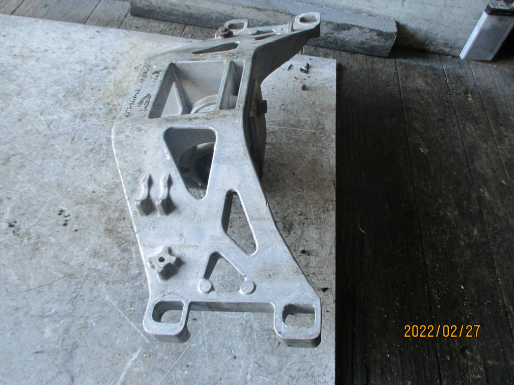 2015 JAGUAR XE 2.0 DIESEL AUTOMATIC GEARBOX MOUNT BRACKET GX735060CB