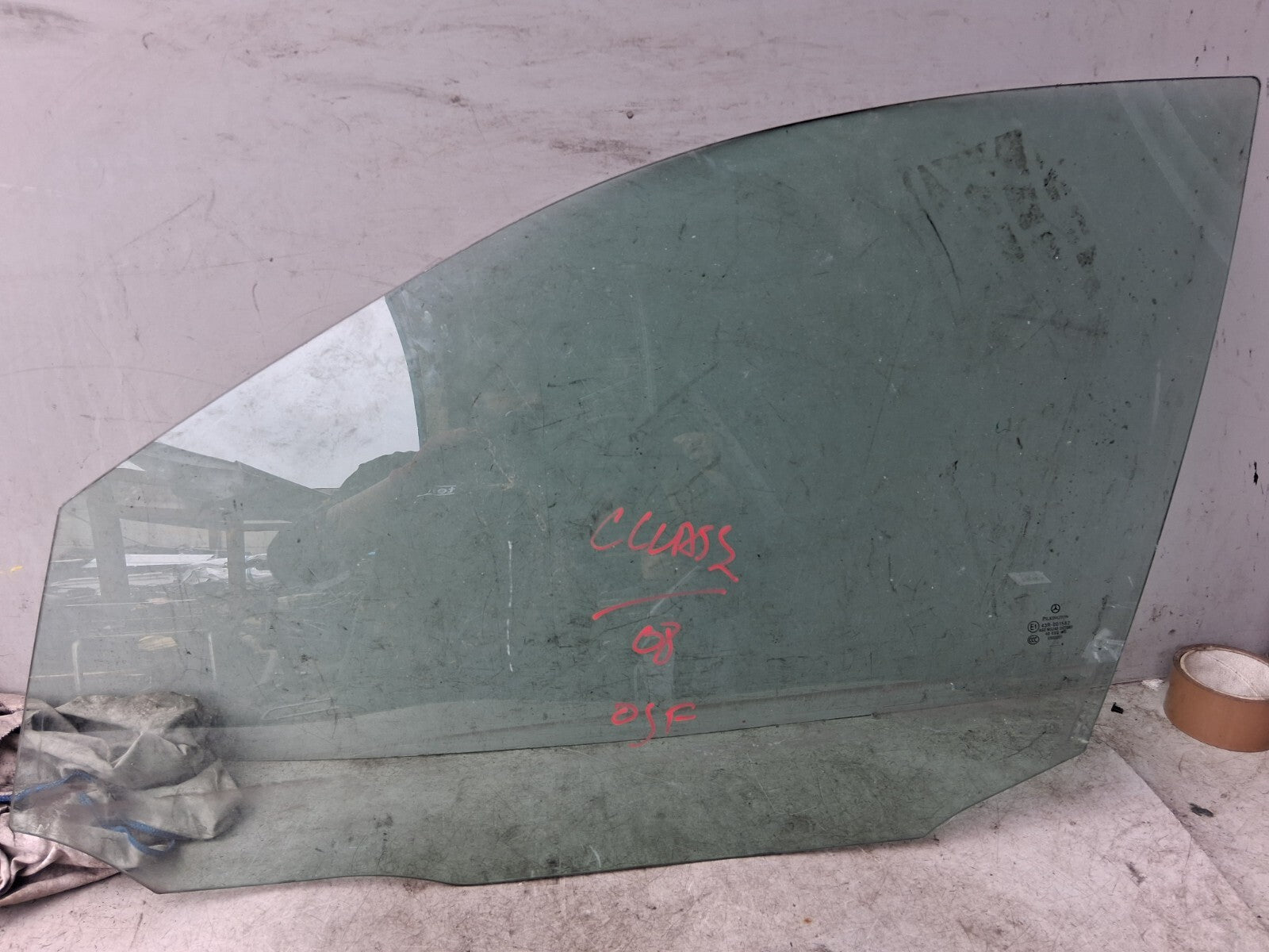 2008 MERCEDES C CLASS W204 NSF PASSENGER SIDE FRONT LEFT WINDOW GLASS