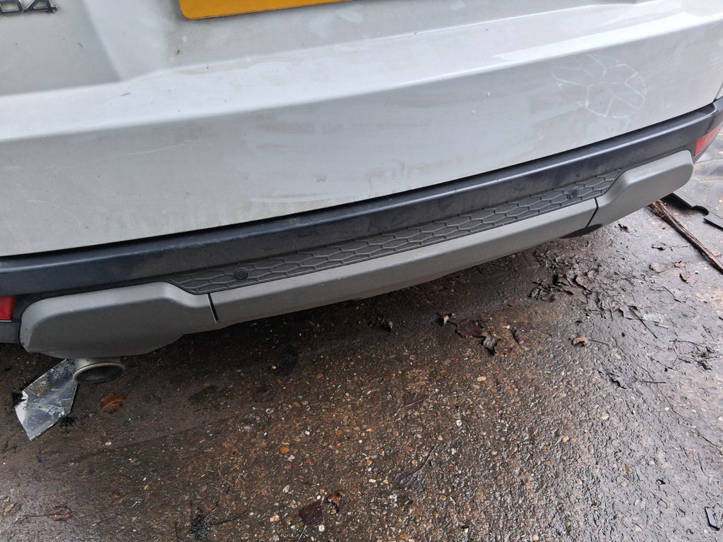 2015 RANGE ROVER EVOQUE L538 COMPLETE REAR BUMPER WITH PDC SENSORS
