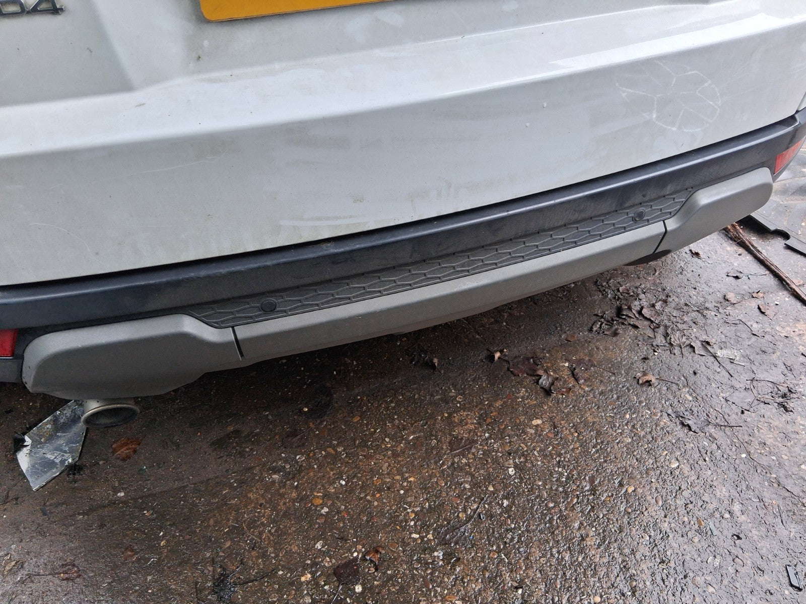 2015 RANGE ROVER EVOQUE L538 COMPLETE REAR BUMPER WITH PDC SENSORS