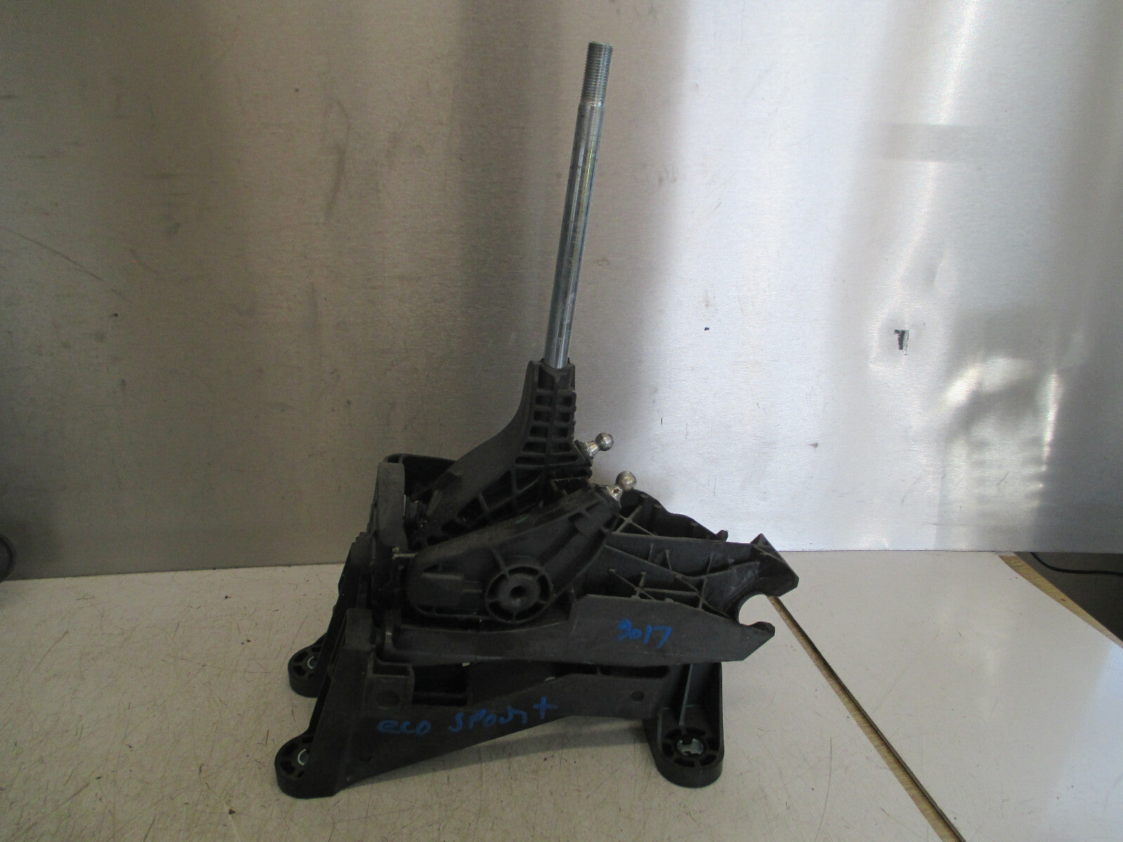 FORD ECOSPORT 2017 5 SPEED MANUAL GEARSHIFTER GEAR SELECTOR DN1R7C453AKA