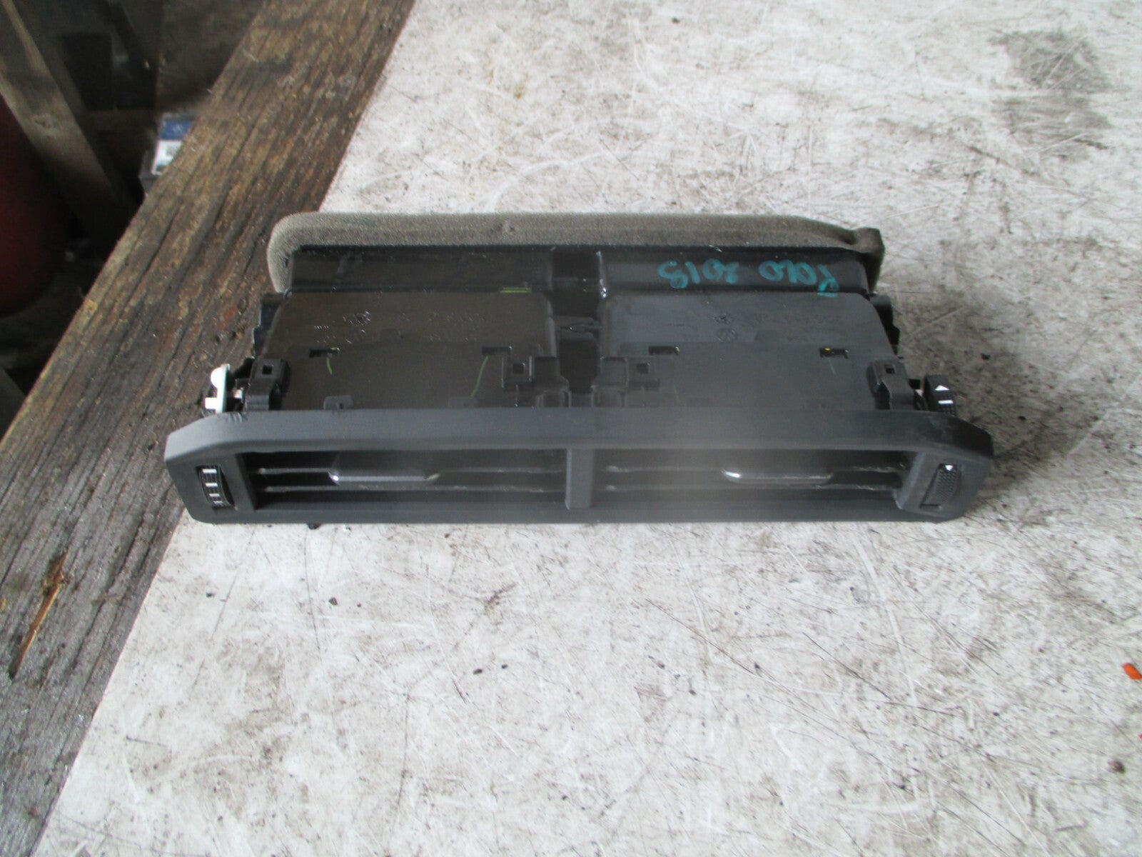 VOLKSWAGEN POLO 2019 MK6 CENTRE MIDDLE DASHBOARD AIR VENT 2G0819728
