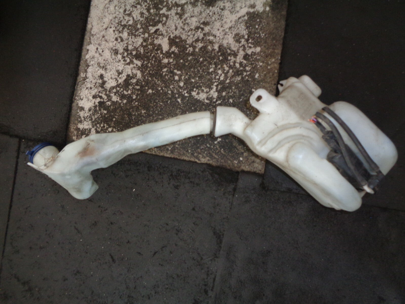 PEUGEOT 207 2007 HATCHBACK WASHER BOTTLE AND PUMP 964833758003