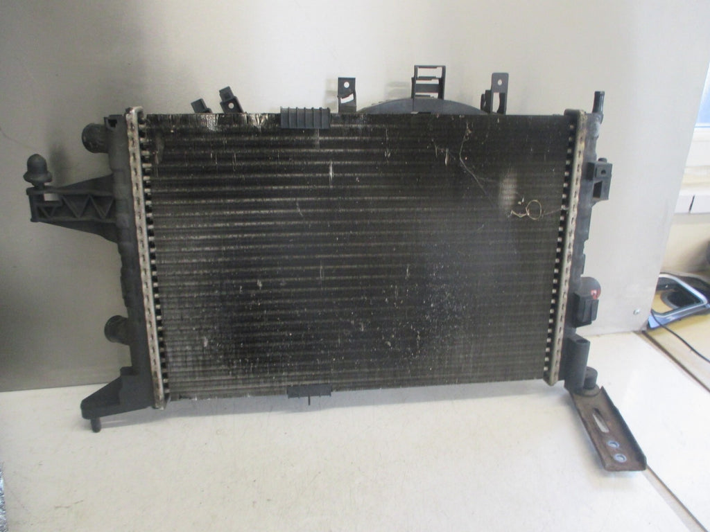 VAUXHALL CORSA C 2005 1.4 PETROL COMPLETE RADIATOR FAN 560961104 RP 41