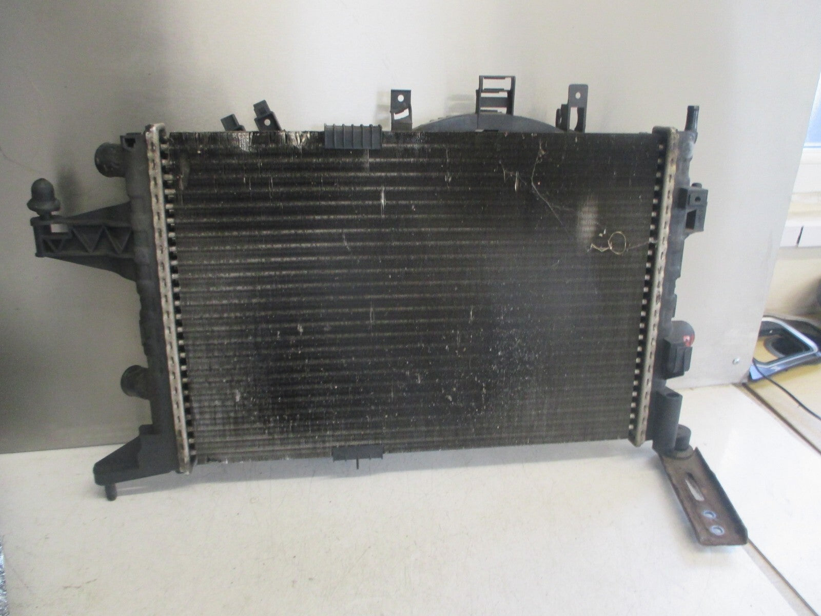 VAUXHALL CORSA C 2005 1.4 PETROL COMPLETE RADIATOR FAN 560961104 RP 41