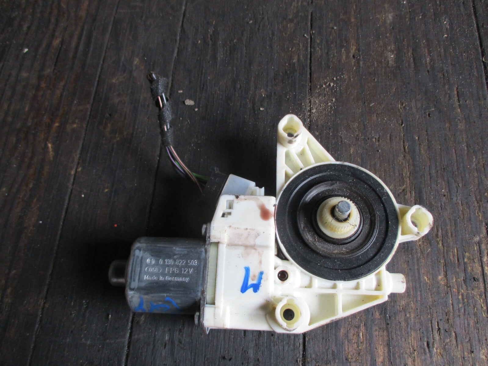 MERCEDES-BENZ C CLASS W204 2014 LEFT FRONT MOTOR REGULATOR A2048200142