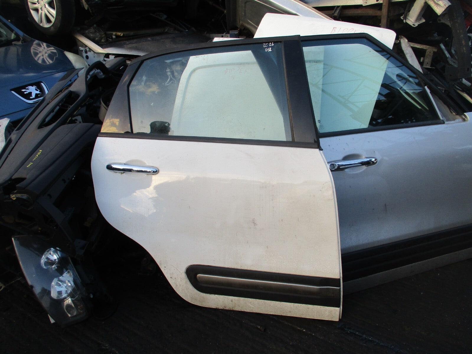 FIAT 500L 2013 OSR DRIVER SIDE REAR COMPLETE DOOR WHITE