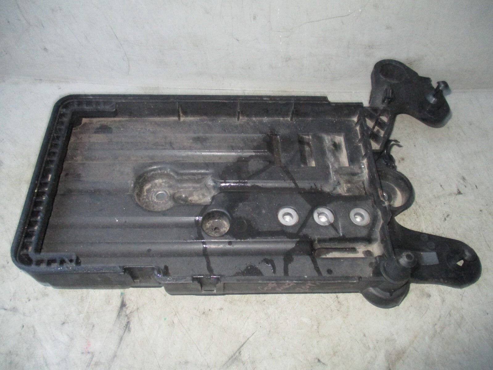 2013 VW VOLKSWAGEN GOLF MK7 BATTERY TRAY PLASTIC