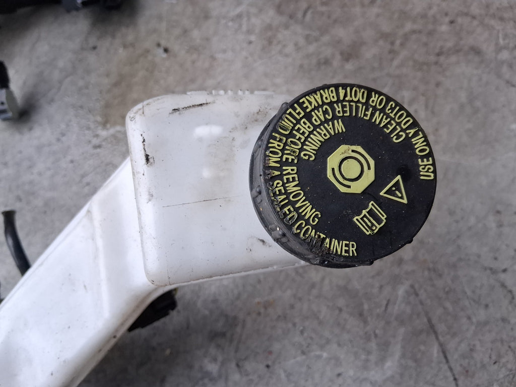 2021 NISSAN QASHQAI J11 1.5 DIESEL BRAKE FLUID SERVO TANK RESERVOIR 0204796652