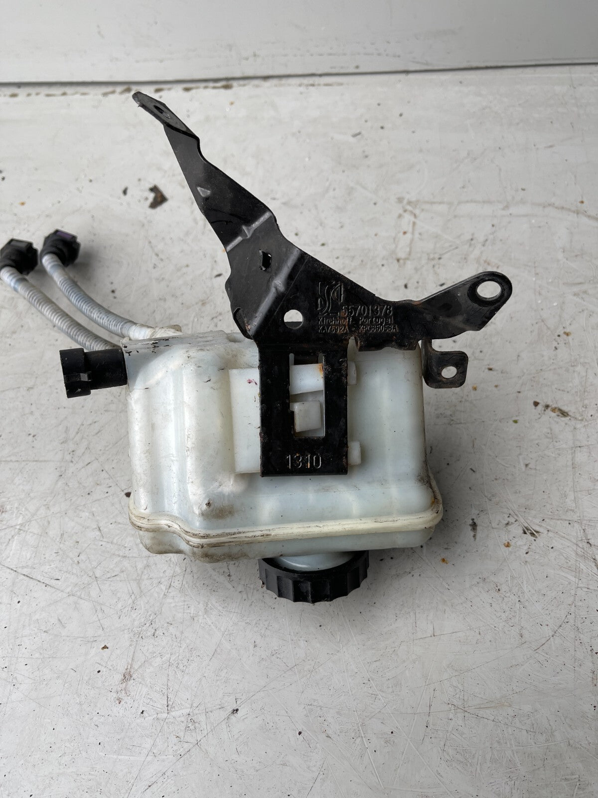 VAUXHALL CORSA E BRAKE FLUID RESERVOIR 55701378
