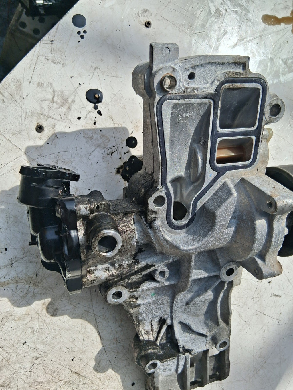 2018 BMW X1 F48 2.0 DIESEL COOLANT WATER PUMP HOUSING 8591719