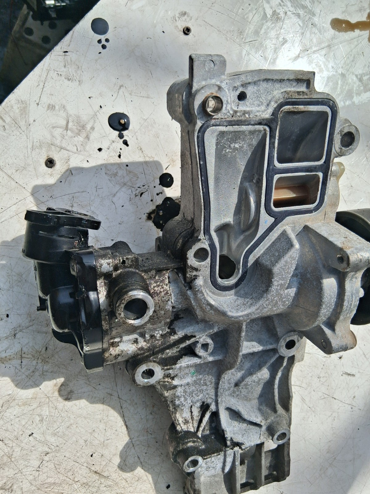 2018 BMW X1 F48 2.0 DIESEL COOLANT WATER PUMP HOUSING 8591719