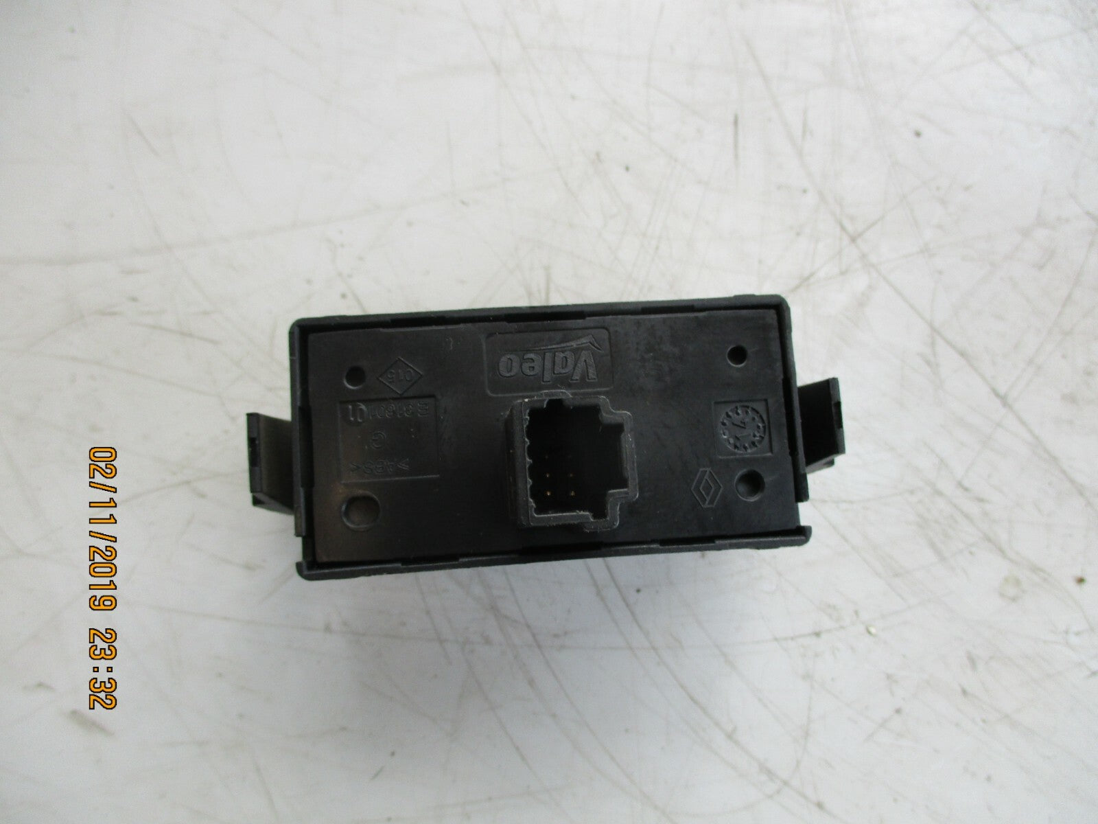 RENAULT CLIO MK3 HAZARD LIGHTS CONTROL BUTTON SWITCH PANEL