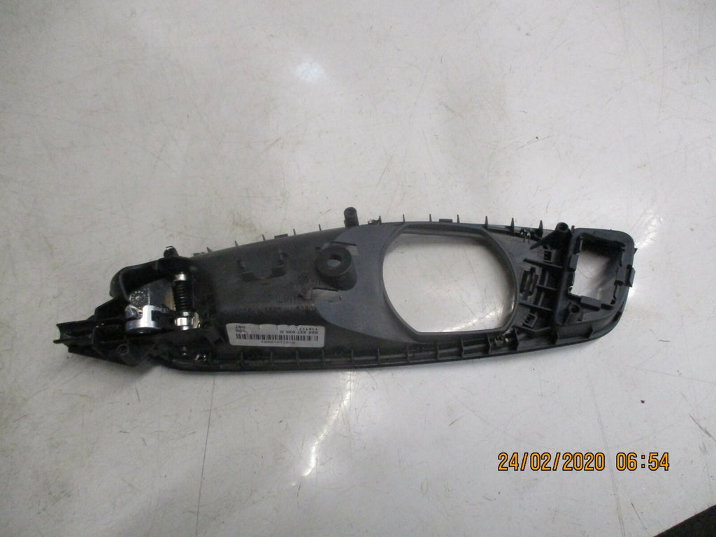 AUDI A1 MK1 8X 2017 OS DRIVER SIDE INTERIOR DOOR HANDLE BRACKET 8X0837020D